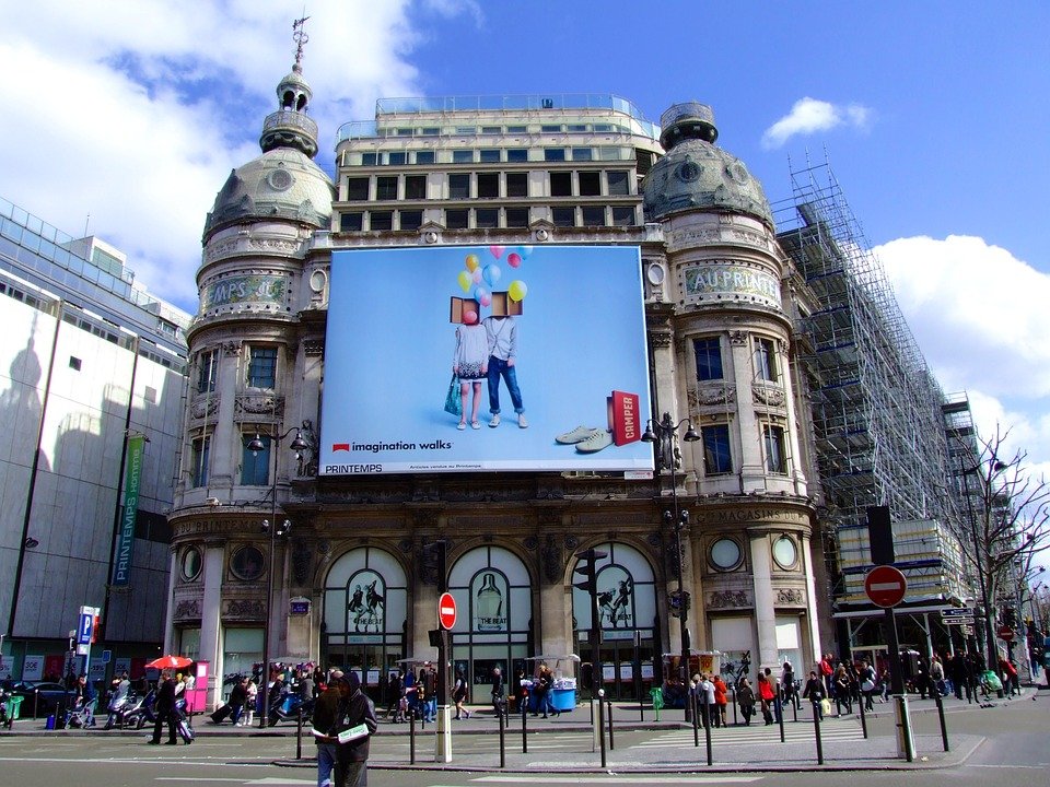 Promotional screen in Paris.