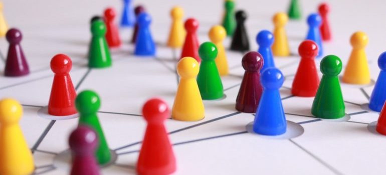 Pawns on table, connected with lines