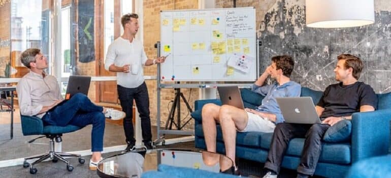 Meeting about PPC strategies that help movers thrive