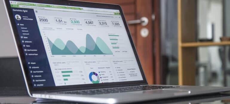 A laptop that displays web page analytics