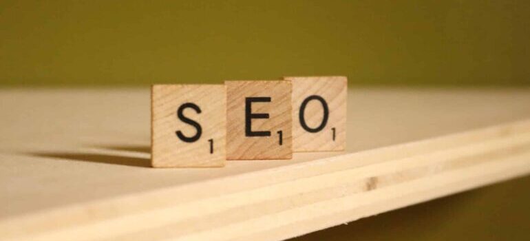 The wordThe term SEO written using letter blocks. SEO spelled with letter blocks.