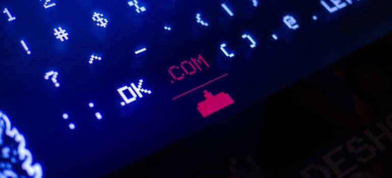 A digital keyboard that displays the.com extension.
