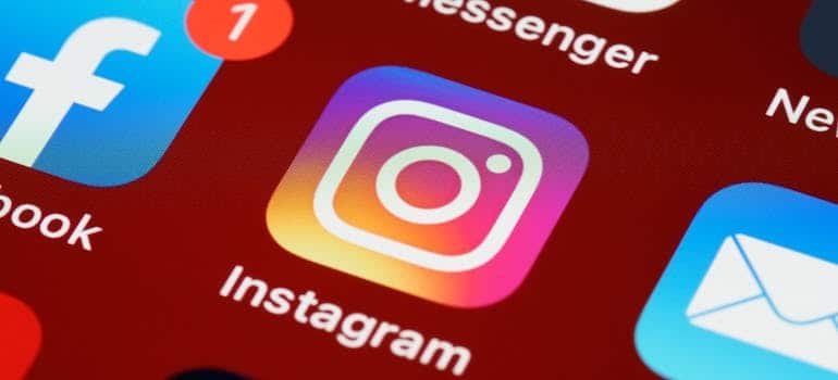 Social media app icons