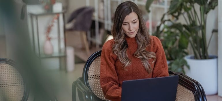 A person using their laptop to search: What is schema markup?