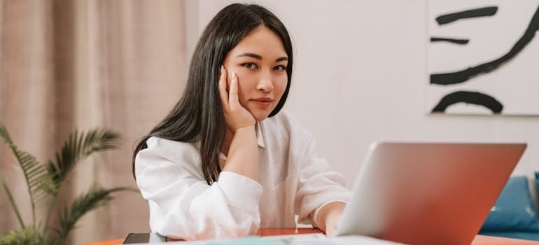 A person reading about how online reviews shape customer decisions