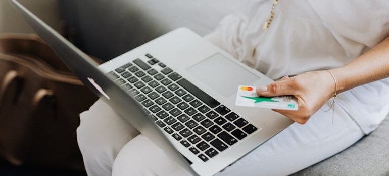 A person using a credit card to book a service from a company that knows the secret to closing more moving leads