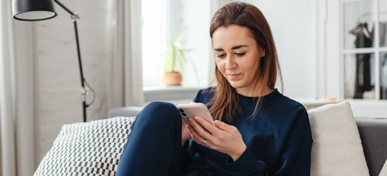 A person encouraged to book a service after reading positive reviews on Google, which is the secret to closing more moving leads