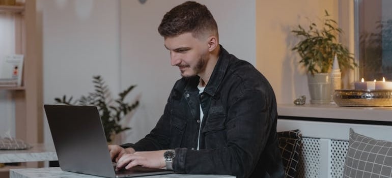 A person reading online blogs that address the question: Are pop-up moving services the future of the industry?