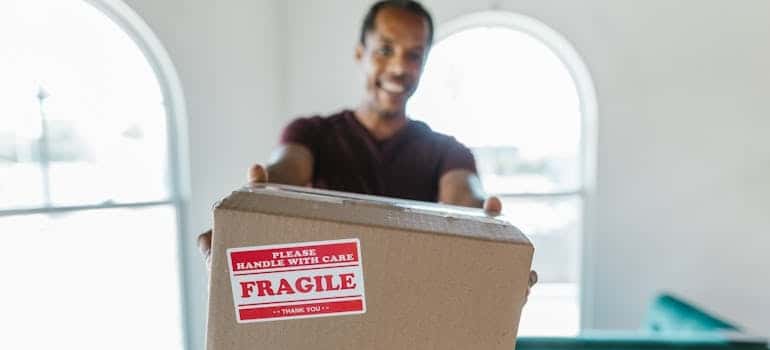 An employee of a moving company that understands why home sellers in spring make the best moving leads