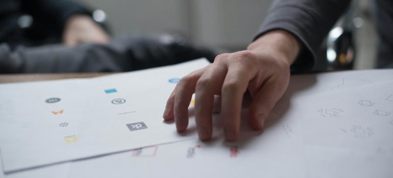 Logos shown in ads generate moving leads, emphasizing brand visibility in first seconds.
