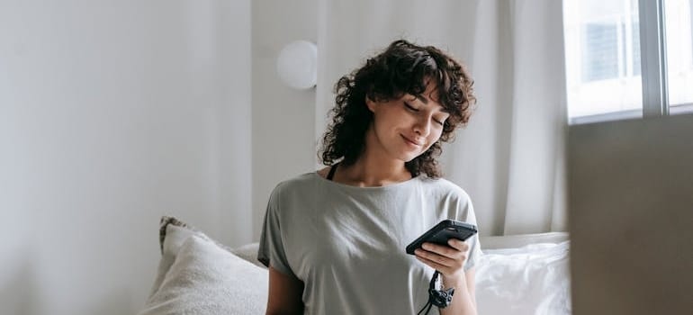 A person happy with the functionality of a moving estimate form