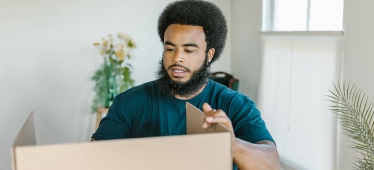 An employee of a company that effectively uses LinkedIn ads for movers