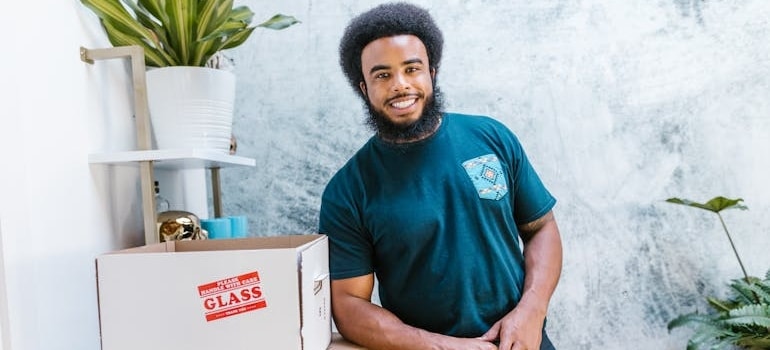 An employee of a moving company that knows why you must control your presence on Google SERPs