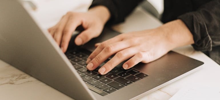 A person doing research on keywords for movers in order to avoud common SEO traps