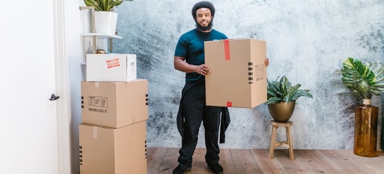 An employee of a moving company that avoids SEO traps
