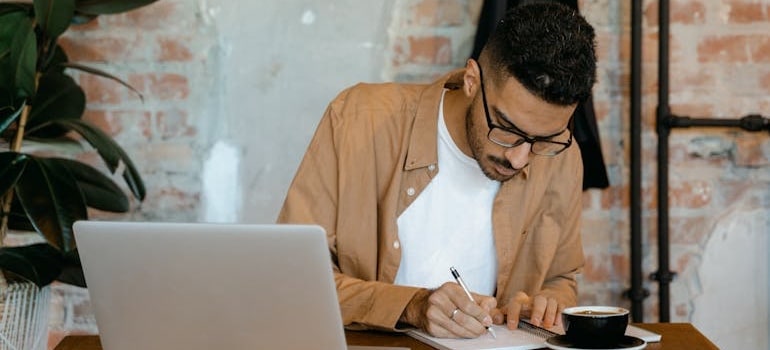 A person making a list of best guest posting sites